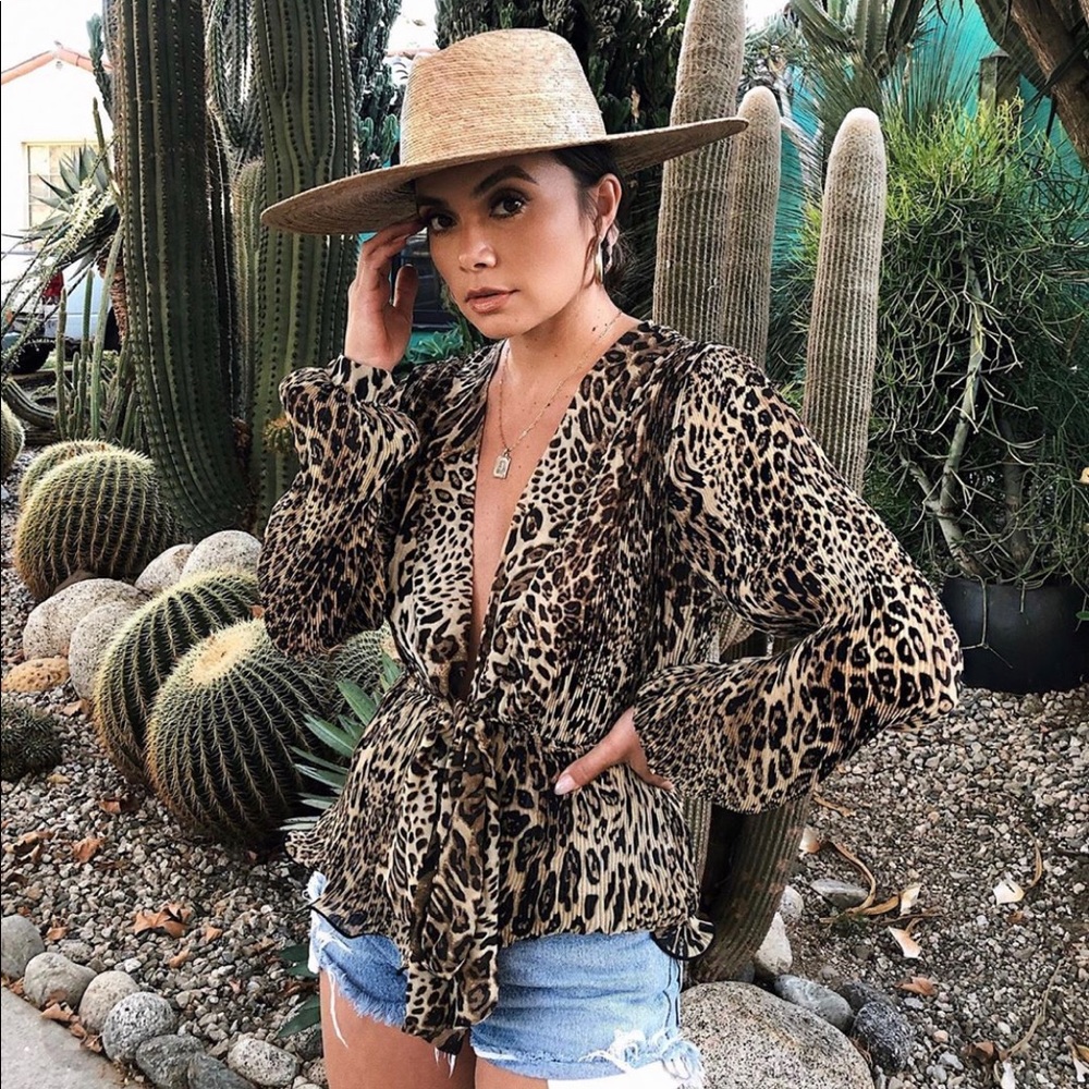 NWT Starlow Spotted Leopard Kimono